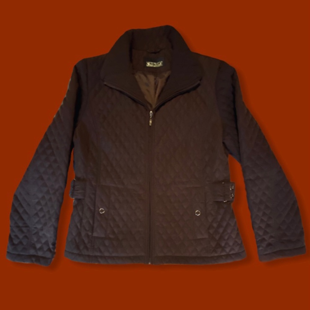 Woman’s Coat - Picture 2 of 14